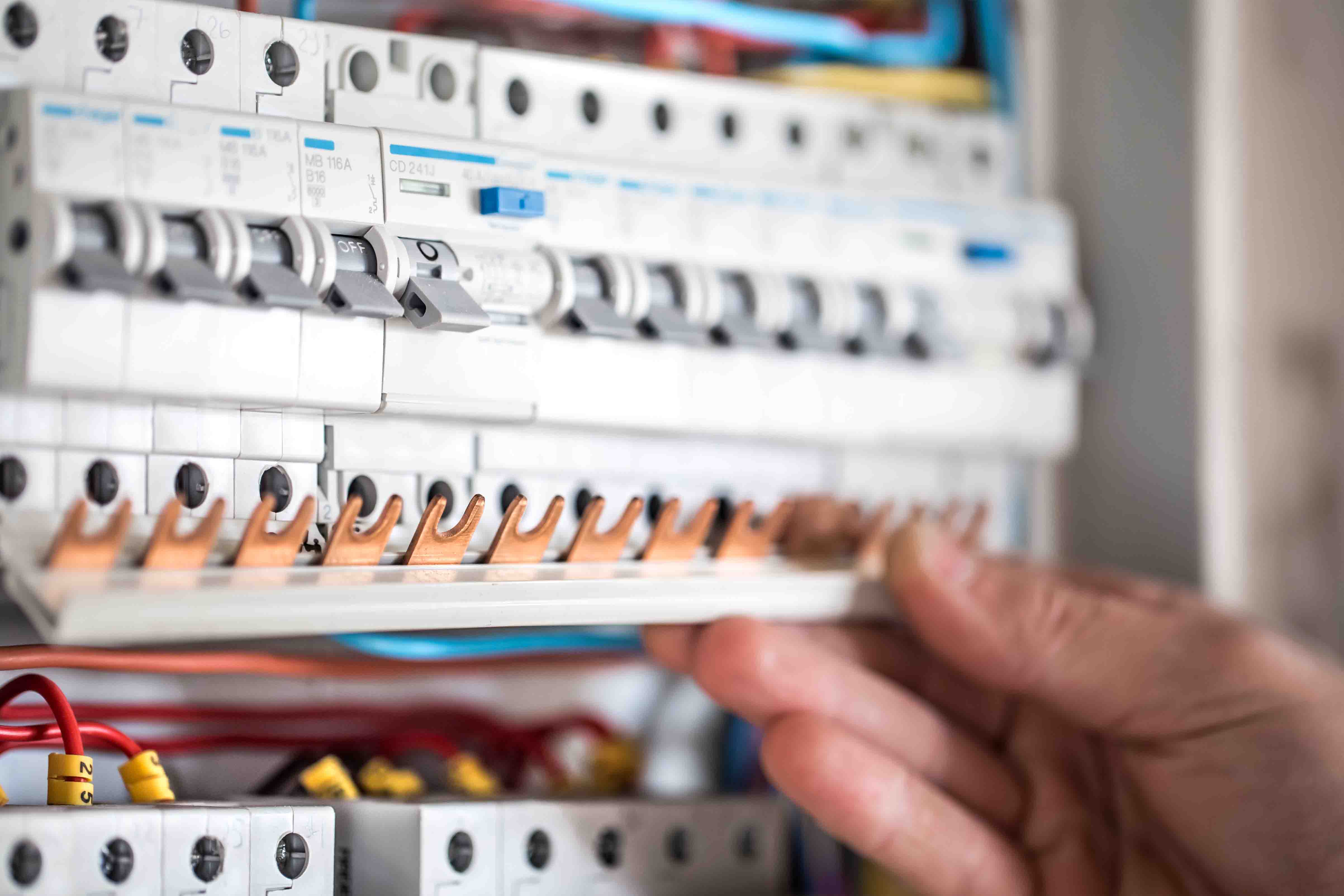 Elektrik Taahhüt İşi Nedir, Hangi Hizmetleri Kapsar?